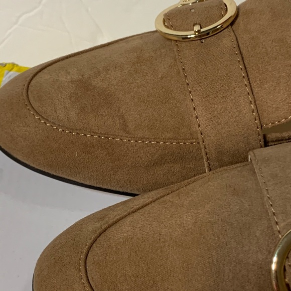 Liz Claiborne camel color suede slip on loafers size 7.5 - Picture 3 of 7